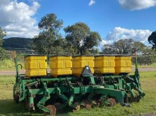 Plantadeira John Deere 10 Linhas a Vácuo