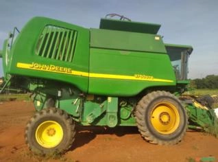 Colhedeira JOHN DEERE 9570 STS em Bom Estado