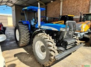 Trator New Holland 8030 - Único Dono com Baixo Horímetro