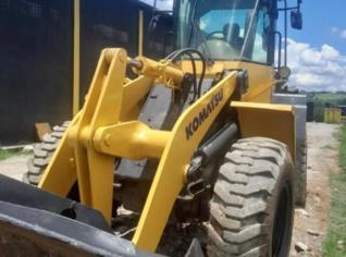 Carregadeira Komatsu WA200 em Atibaia