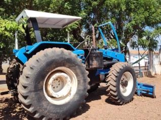 Trator New Holland 7630 2006 - Menos de 500 Horas