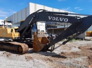 Escavadeira Volvo EC220D 2017