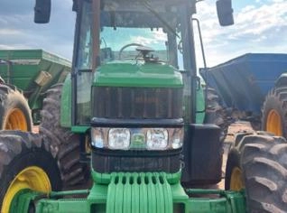 Trator John Deere 6115-J - Assis/SP