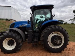 Trator New Holland T-7 205 - Assis, SP