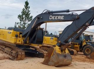 Escavadeira John Deere 210G - Excelente Estado