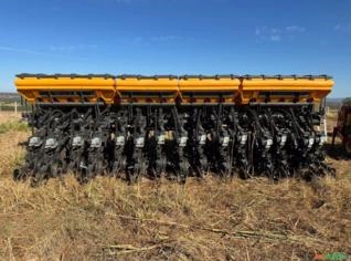 Plantadeira Valtra Seminova à Venda