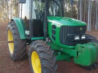 Trator John Deere 6110J 2014 - Ótimo Estado