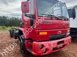 Ford Cargo 1317 - Caminhão Forte e Versátil