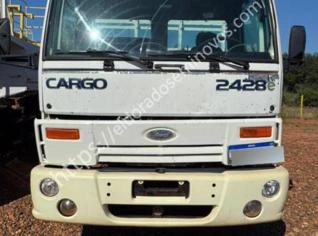 Ford Cargo 2422E 6x2 em Três Lagoas - MS