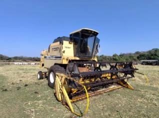 Colheitadeira New Holland TC 57 - 1995, Revisada