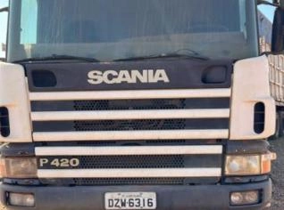 Caminhão Scania P420 - Potente e Robusto