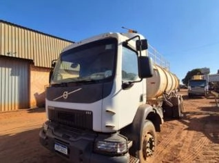 Caminhão Pipa Volvo VM 330 2015 6x4