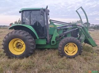Trator John Deere 6135J em Ribas do Rio Pardo