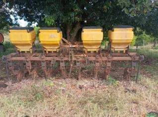 Adubador Quatro Linhas em Itaju - SP