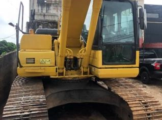 Escavadeira Komatsu PC200 - 2010 - 148 HP - 21 Ton