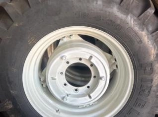Pneu Pirelli TM95 18.4-30 em Porto Alegre