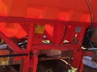 Distribuidor de Fertilizantes Lancer 1-300 em Alto Araguaia