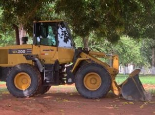 Pá Carregadeira Komatsu WA200 2018 em ótimas condições