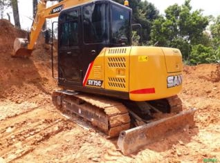 Miniescavadeira em São José dos Pinhais