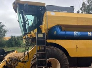 Colheitadeira New Holland TC 5070 - 2012