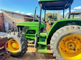 Trator John Deere 6300 – 100 cv em Abadiânia