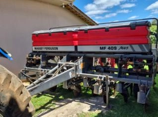 Plantadeira 9 Linhas MF 409 em Tijucas do Sul - PR