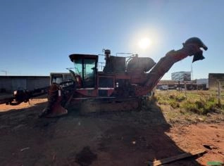 Colheitora Case 8800 - 2013 em Campo Florido, MG