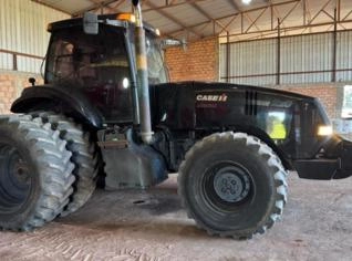 Trator Case IH Magnum 220 4x4 com GPS