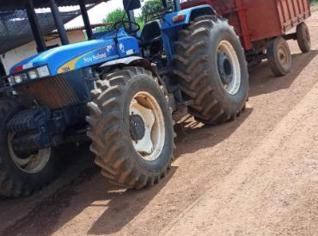 Trator New Holland 7630 2010 com 4 pneus novos