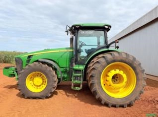 Trator John Deere 8320R em São José do Xingu