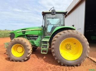 Trator John Deere 7225J em São José do Xingu