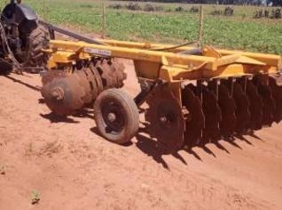 Trator Valtra BL 88 + Grade Baldan 16 Disco