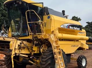 Colheitadeira New Holland TC 57 2004