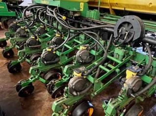 Plantadeira John Deere 12 linhas Pneumática - 2010