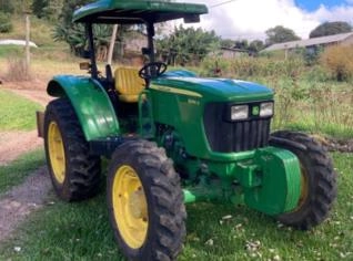 Trator John Deere 5055E - 2015, 3300 horas