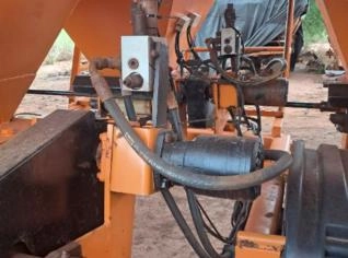 Adubadeira Superfície DMB - 4 Toneladas