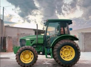 Trator John Deere 5078E 4x4 em Inocência - MS