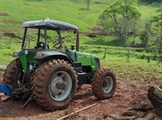 Trator Agrale 6110 em Candói, PR - Super Conservado