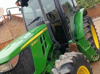 Trator John Deere 2020 em Salinas - Bem Conservado