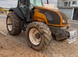 Trator Valtra BT 210 - 2012 em ótimo estado