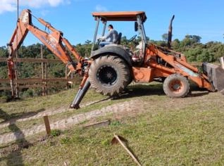Retroescavadeira Fiatallis FB 80.2 4X4 à venda