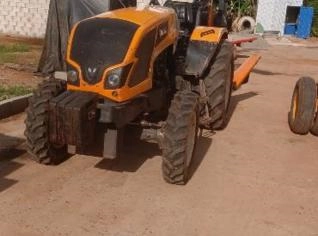 Trator Valtra A850F em Carmo do Rio Claro - MG