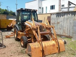 Retroescavadeira CASE 580M - 4x2 em Goiânia