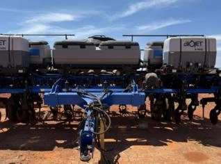 Plantadeira New Holland PL 6015 em Araguari/MG