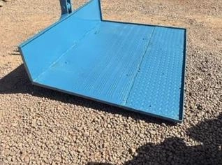 Plataforma Traseira 1,30 x 1,00 mts - Ótimo Estado