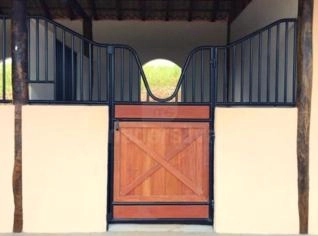 Porta para Cocheira de Cavalo - Frente de Baia