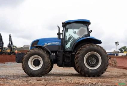 Trator New Holland T7.205 4x4 ano 17