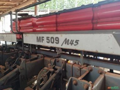 Plantadeira mecânica Massey Fergusson MF 509