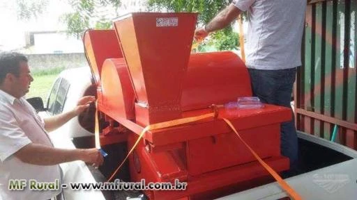 Máquina quebradeira de ouriço da castanha do Brasil