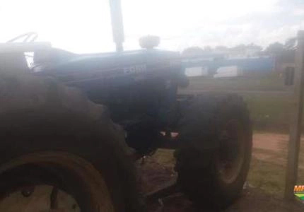 Trator Ford 7610 4x4 ano 88